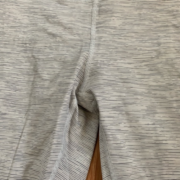 Lululemon Wunder Under Hi-Rise 7/8 Tight *Lined Up 25" - Picture 3 of 5